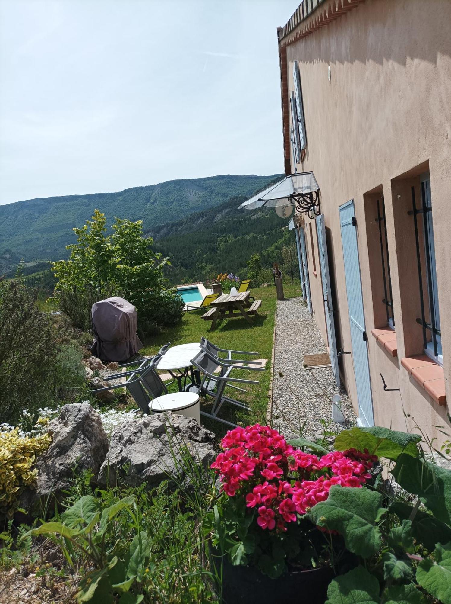 Un Petit Coin De Paradis Orpierre Exteriör bild